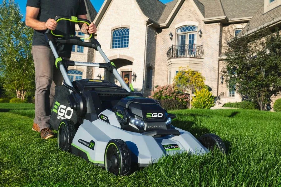 battery charged lawn mowers